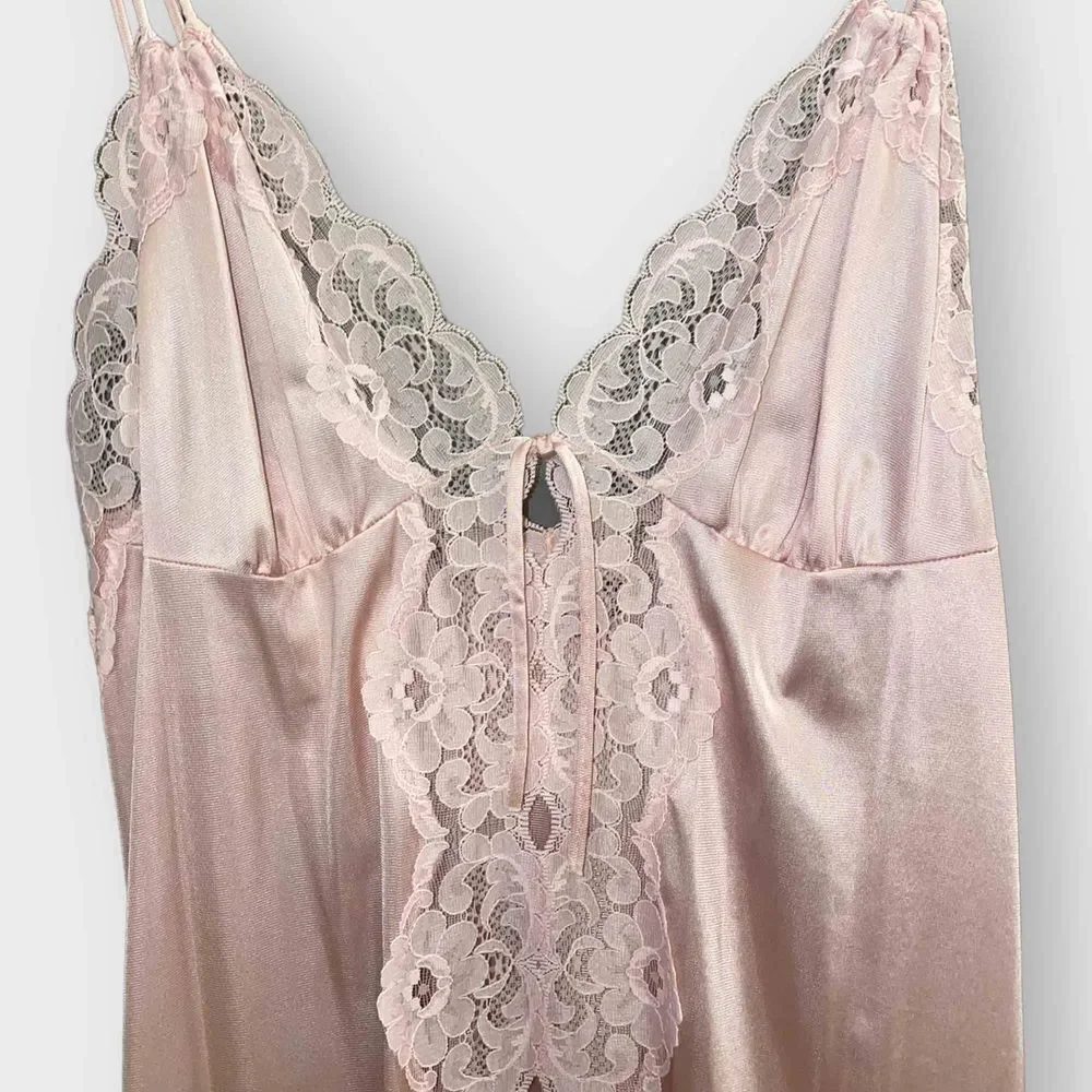 70’s Pastel Pink Lace Detailed Robe & Nightgown by Tom Bezduda for Barad Co. - Picture 13 of 13